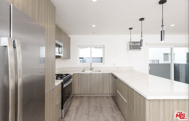 Building Photo - 1261 Laurel Ave