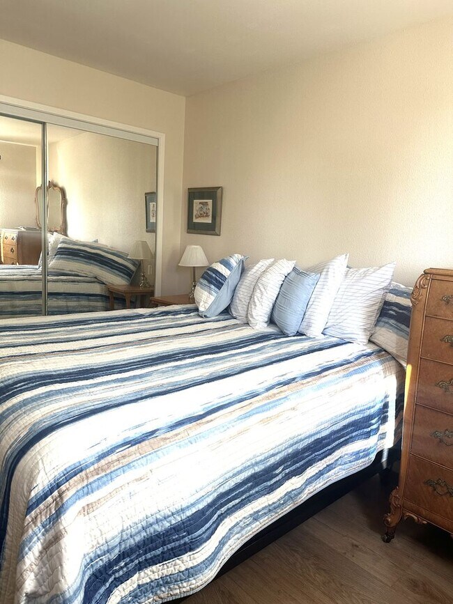 Building Photo - 2525 Solano Rd