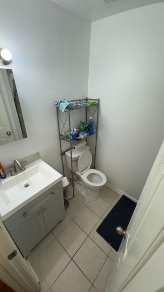Building Photo - 2815 Lee Oaks Ct