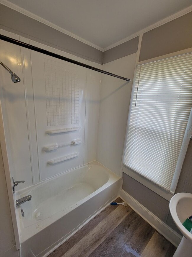 Building Photo - Great 3 bed 1 bath home coming in August!