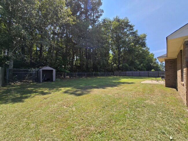 Building Photo - 3275 Oleander Dr