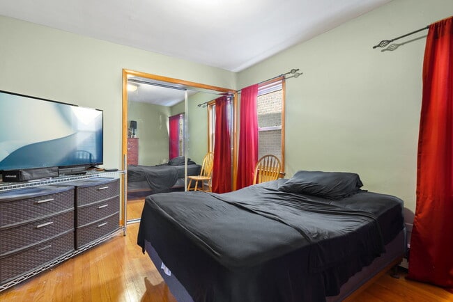 Building Photo - 5515 N Artesian Ave