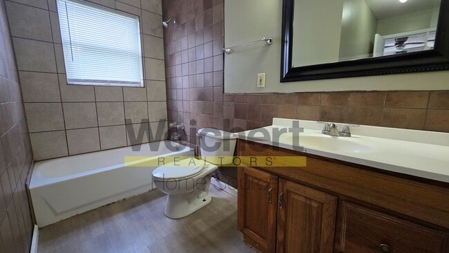 Building Photo - 3 bedroom, 2 bath Two-Story Home South Jonesboro
