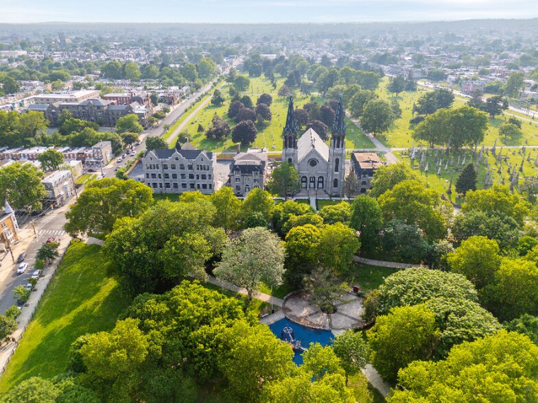 Building Photo - 1030 N 48th St