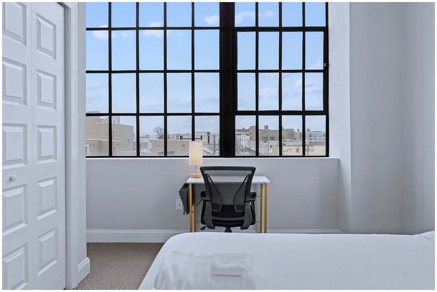 Building Photo - 1421 N 5th St