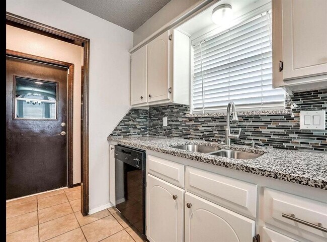 Building Photo - 721 Claremont Dr