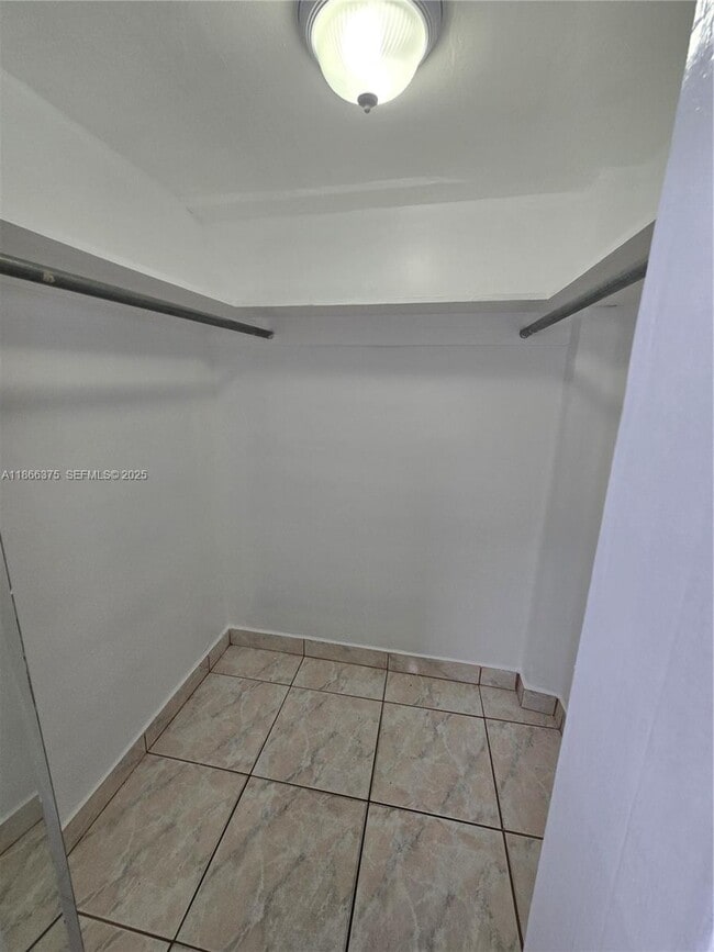 Building Photo - 120 ROYAL PALM Rd