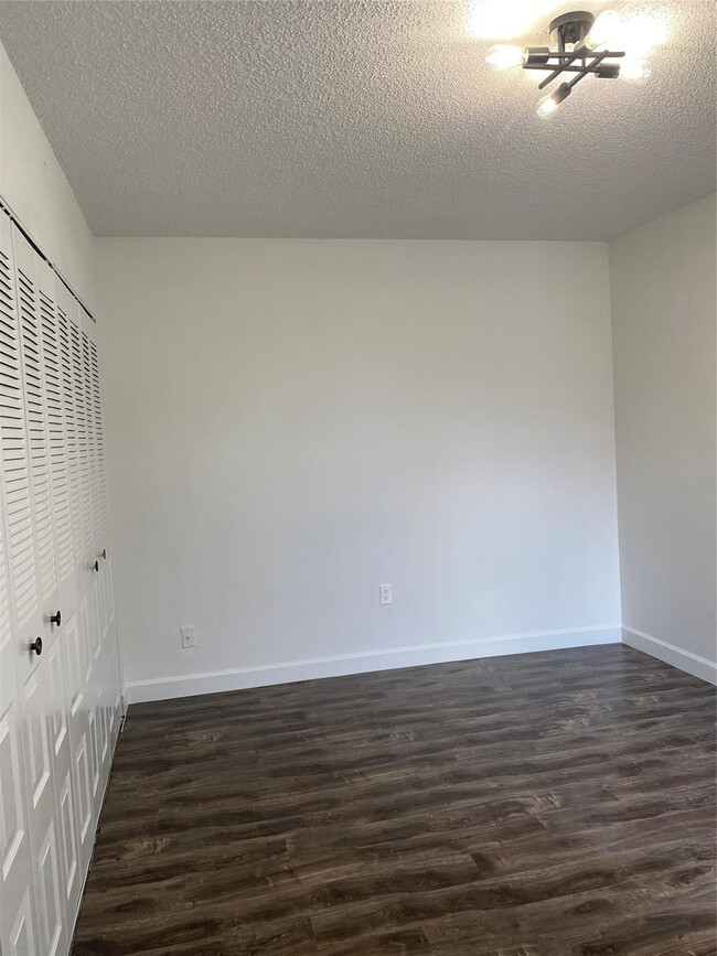 Building Photo - 228 Lakeside Cir