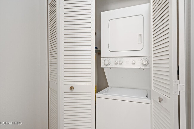 Building Photo - 501 Via Colinas