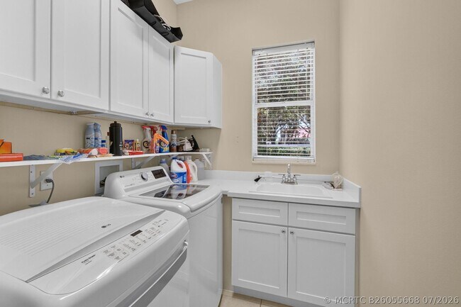 Building Photo - 1048 Diamond Head Way