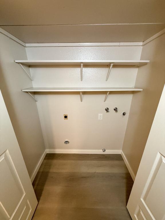 Building Photo - 2004 Ahern St