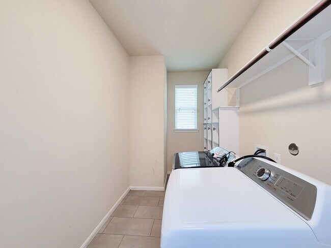 Building Photo - Welcome to this charming one-story home fe...