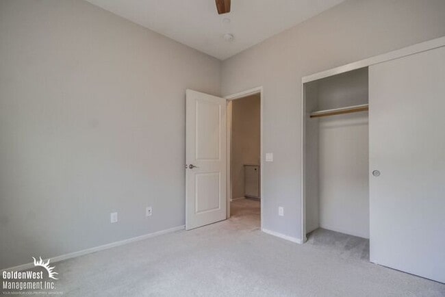Building Photo - Stunning 3Bdm 2.5Ba Townhome in the Montec...
