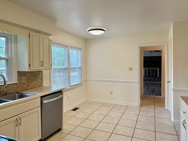 Building Photo - 502 Plantation Dr