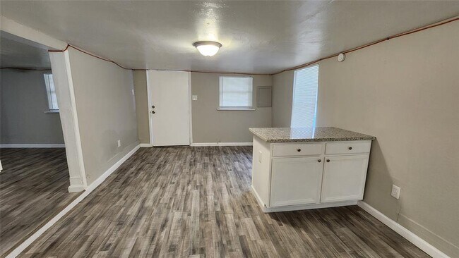 Building Photo - 6627 Ave E