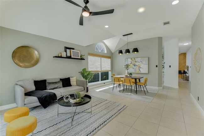 Building Photo - 10916 Sierra Oaks