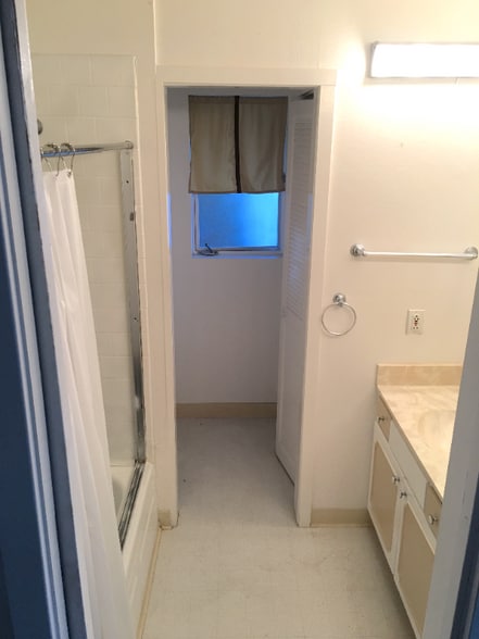 Building Photo - 2381 Paradise Dr