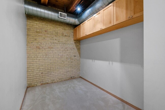 Building Photo - 607 Washington Ave S