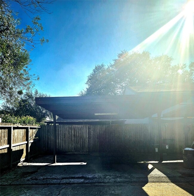 Building Photo - 5853 Village Forest Ct