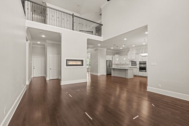 Building Photo - 8550 Ridgepoint Dr