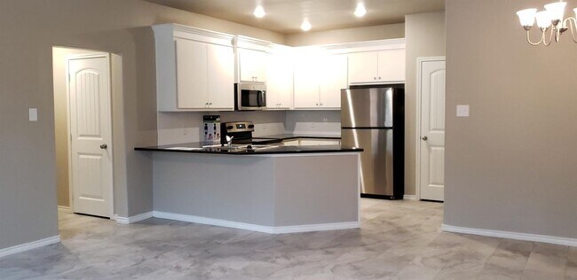 Building Photo - Luxury Duplex in Stonewood Estates