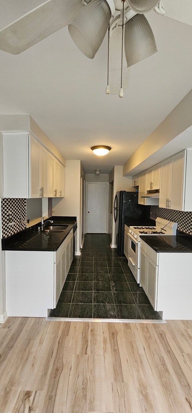 Updated Kitchen - 115 Hazelnut Dr