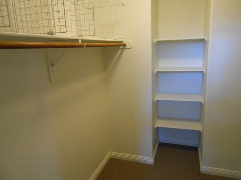 Building Photo - 81 Dow Jones St