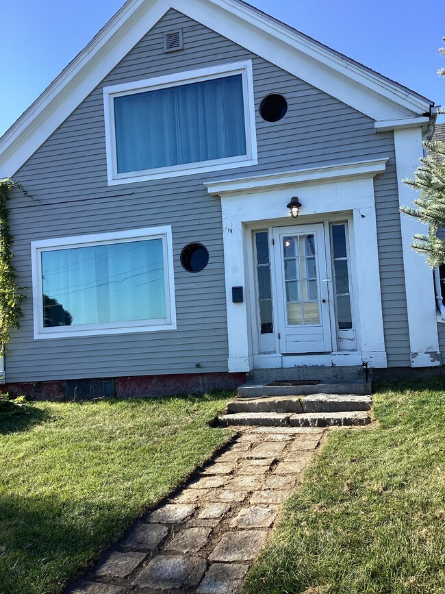 Building Photo - 48 Front St