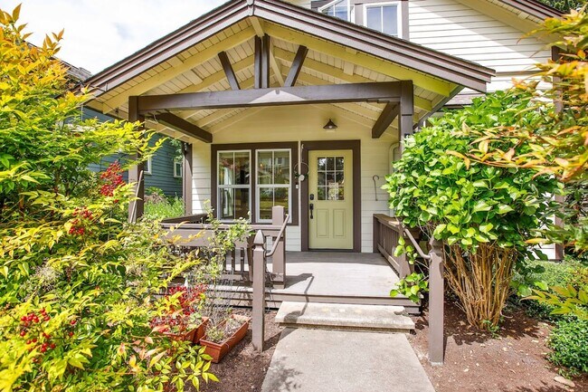 Building Photo - Lovely Cottage Home and Property Located in The Highlands in Langley!