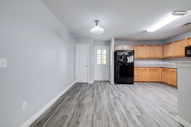 Building Photo - Spacious & Beautifully Maintained 5BR/3BA ...