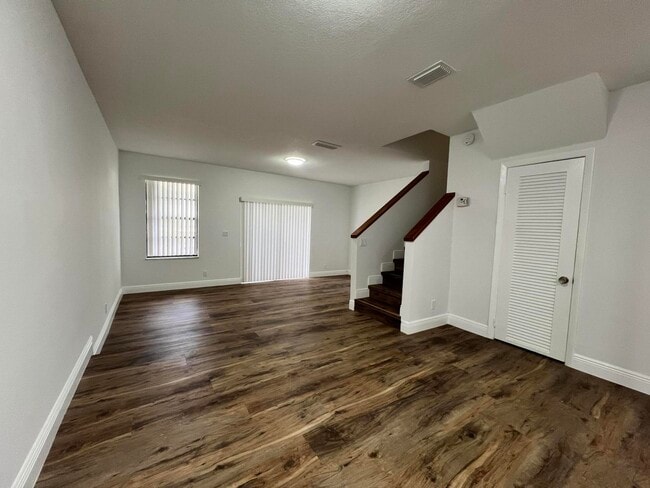 Building Photo - 10623 Royal Palm Blvd