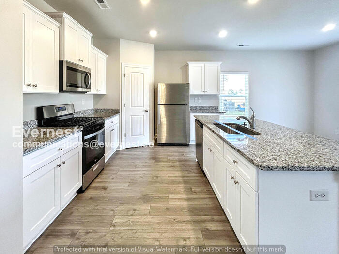 Building Photo - 3251 Quintana Dr