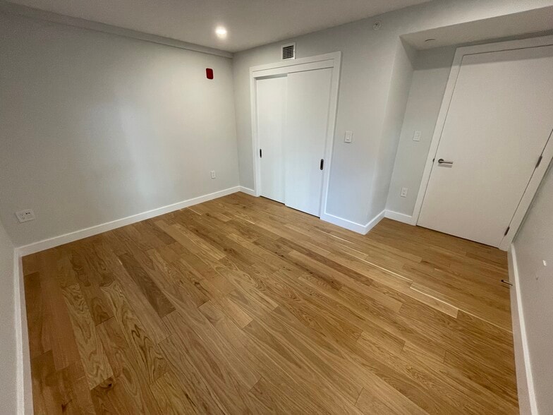 Building Photo - 16 Fleet St