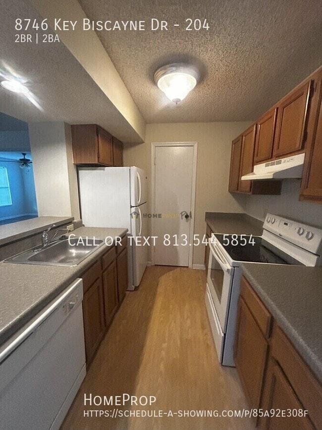 Building Photo - 8746 Key Biscayne Dr