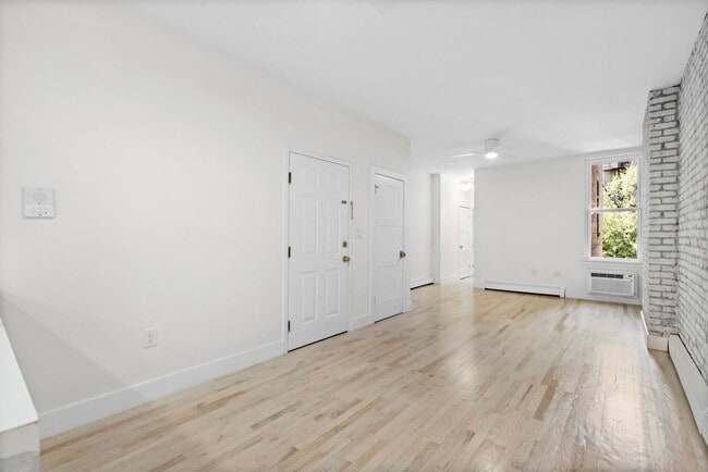 Building Photo - 1120 Hudson St