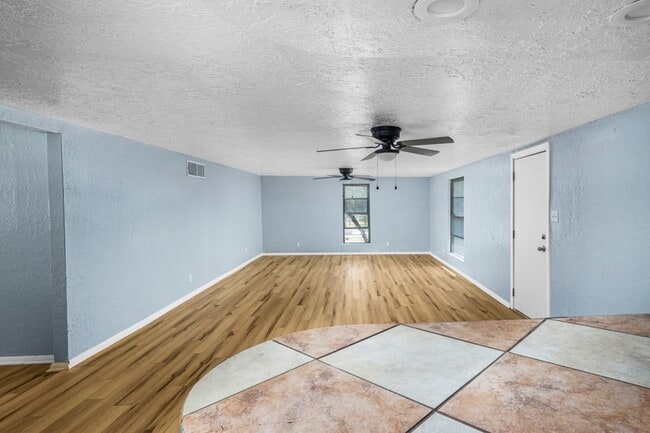 Building Photo - 2408 NW Ozmun Ave