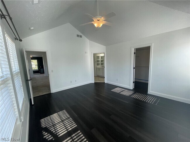 Building Photo - 351 E Legend Ct
