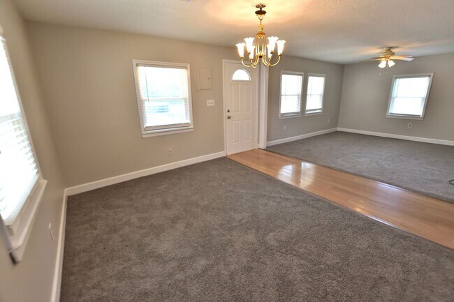 Building Photo - 626 Woodland Ave