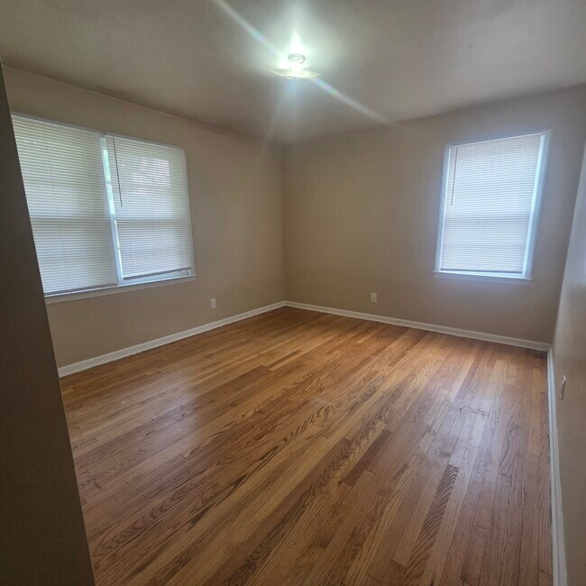 Building Photo - 2916 Walden Dr