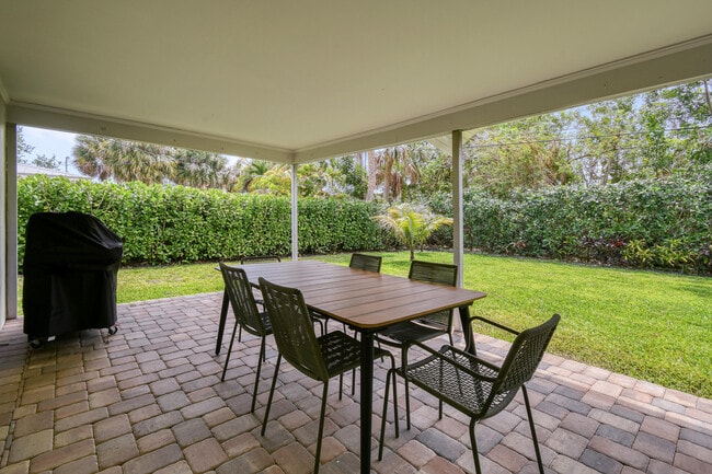 Building Photo - 400 Tequesta Dr