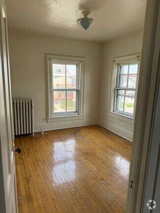 Building Photo - 1658 N Van Buren St