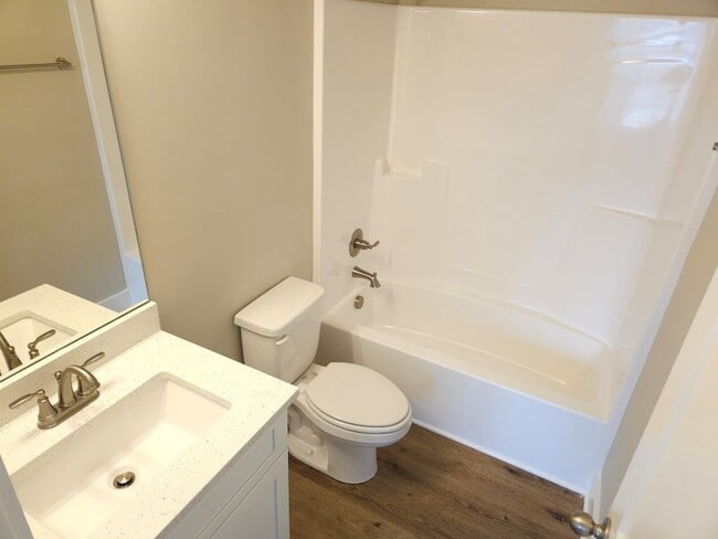 Building Photo - 719 Crestland Ave