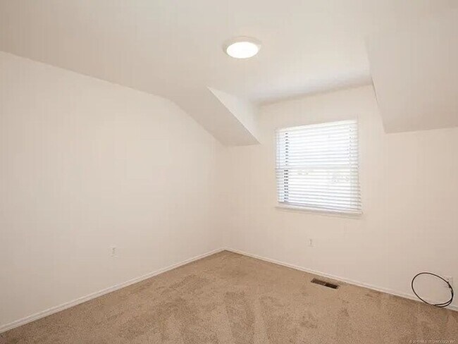 Building Photo - Condo for lease
