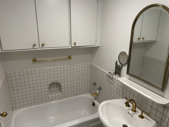 Building Photo - Wonderful 2-Bedroom 1-Bath Home