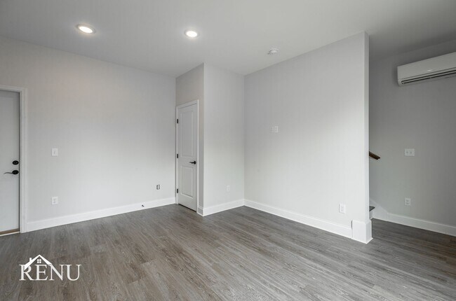 Building Photo - 5675 Sofias Cir