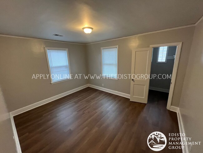 Building Photo - Charming & Newly Remodeled 3-Bed Home in O...