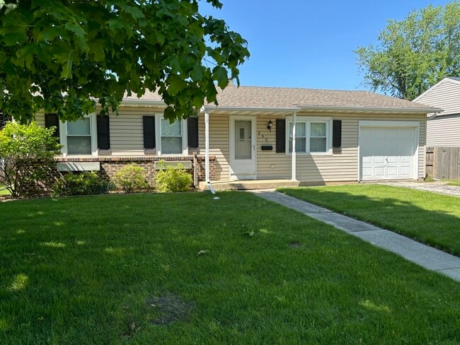 Primary Photo - 252 Marilyn Ave