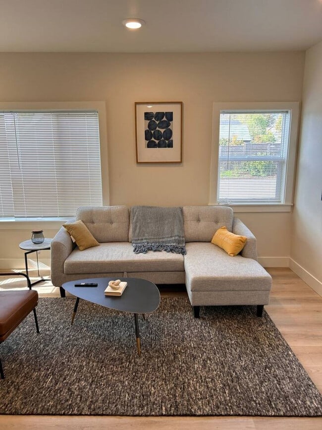 Building Photo - 3505 NE Creston Ave