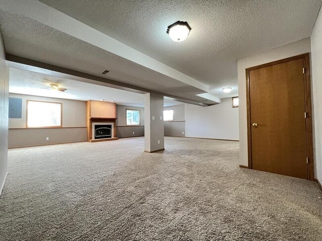 Building Photo - 2305 Eastlawn Dr