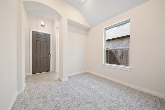 Building Photo - 820 Sendero Trail